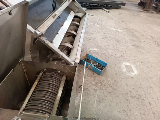 Separador sólido-líquido de tela inclinada 700 kg Peso ideal para tratamento de esgoto ao ar livre